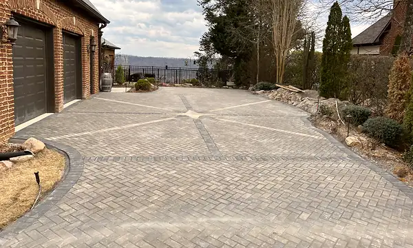 Refined paved driveway and hardscape detailing for a hardscaping article